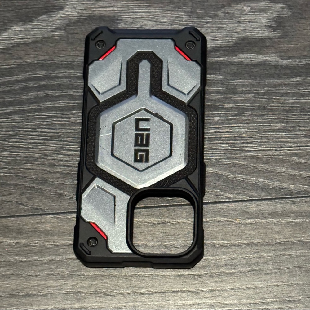 Urban Armor Gear iPhone 15 pro max Monarch case - MagSafe charging Preowned